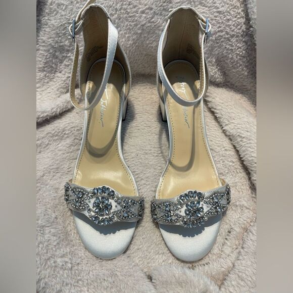 Betsey Johnson wedding shoes. White with rhinestones. Size 8.5. Worn a few hours - Picture 2 of 12